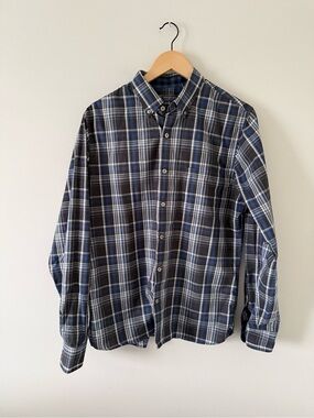 Van Heusen Men's Navy and White Plaid Button-Down Dress Shirt (size medium)